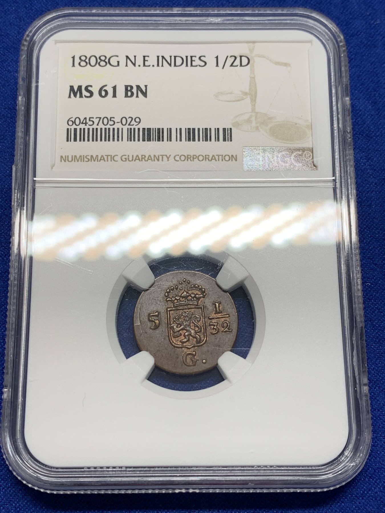 《竞宝斋》第201场-周日，周一 2场 (全场包邮) NGC-MS61BN 1808年荷属东印度1/2D铜辅币，早期荷属东印度，稀见MS品质。小狮子鬃毛细节可见，铜光犹存，保存不易。