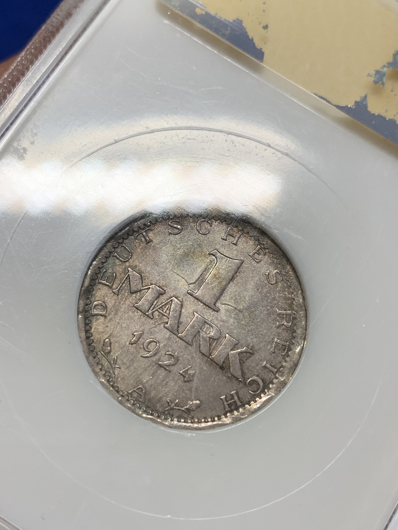 《竞宝斋》第201场-周日，周一 2场 (全场包邮) NGC-MS63 魏玛德国1924年流通银马克，早期小白盒。魏玛银马克，流通充分，高分所见不多，数年后便因恶性通货膨胀而停发。