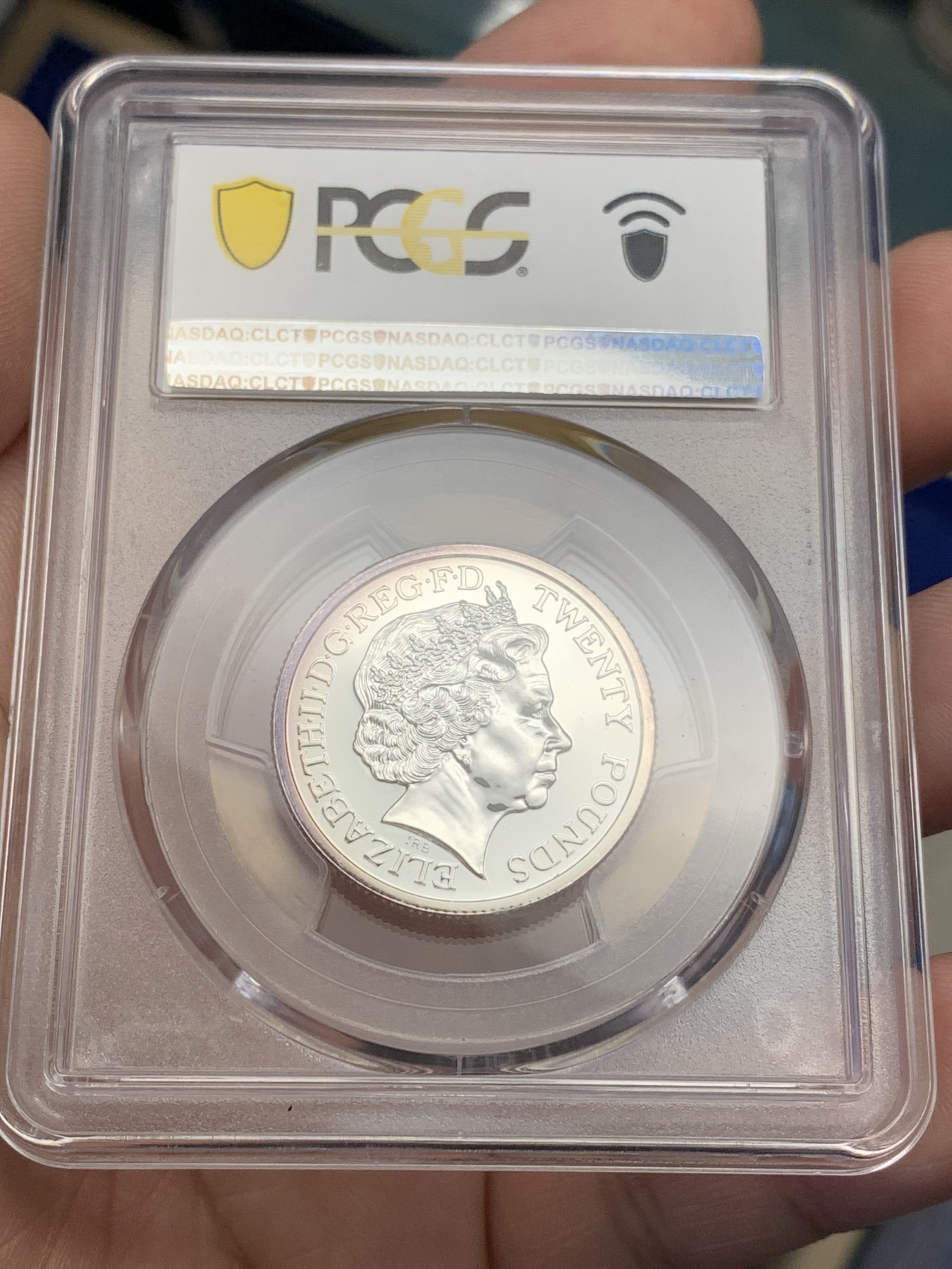 《竞宝斋》第201场-周日，周一 2场 (全场包邮) PCGS MS68 2013年英国伊丽莎白二世女王20英镑 圣乔治屠龙马剑银币 亚军分