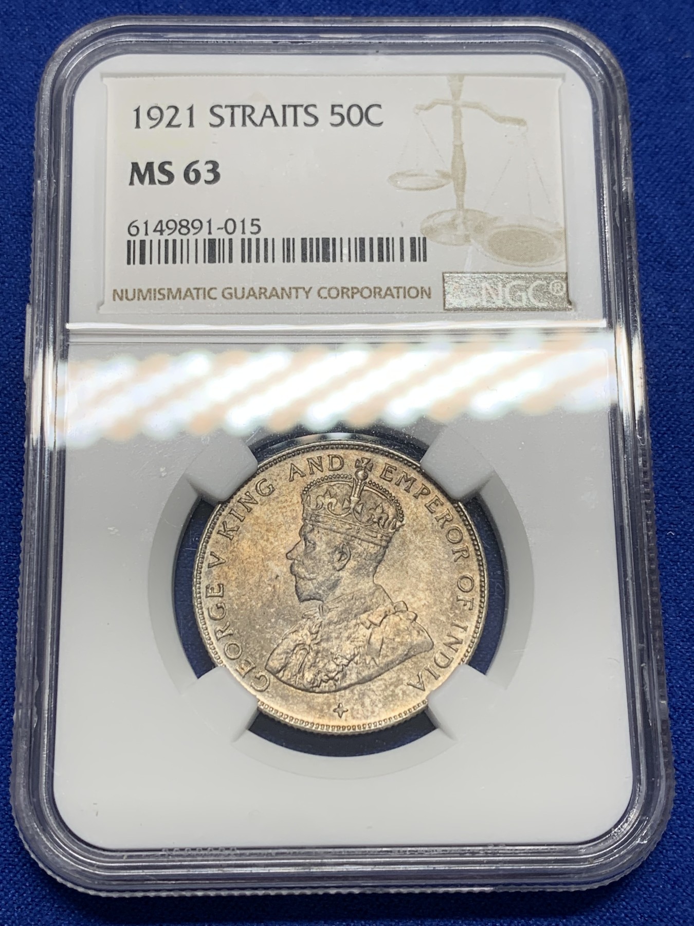 《竞宝斋》第201场-周日，周一 2场 (全场包邮) NGC-MS63 1921年英属海峡殖民地乔五50分银币，半圆大小。金彩包浆，车轮光。壹圆同分已经三四千起步，半圆仍具潜力。