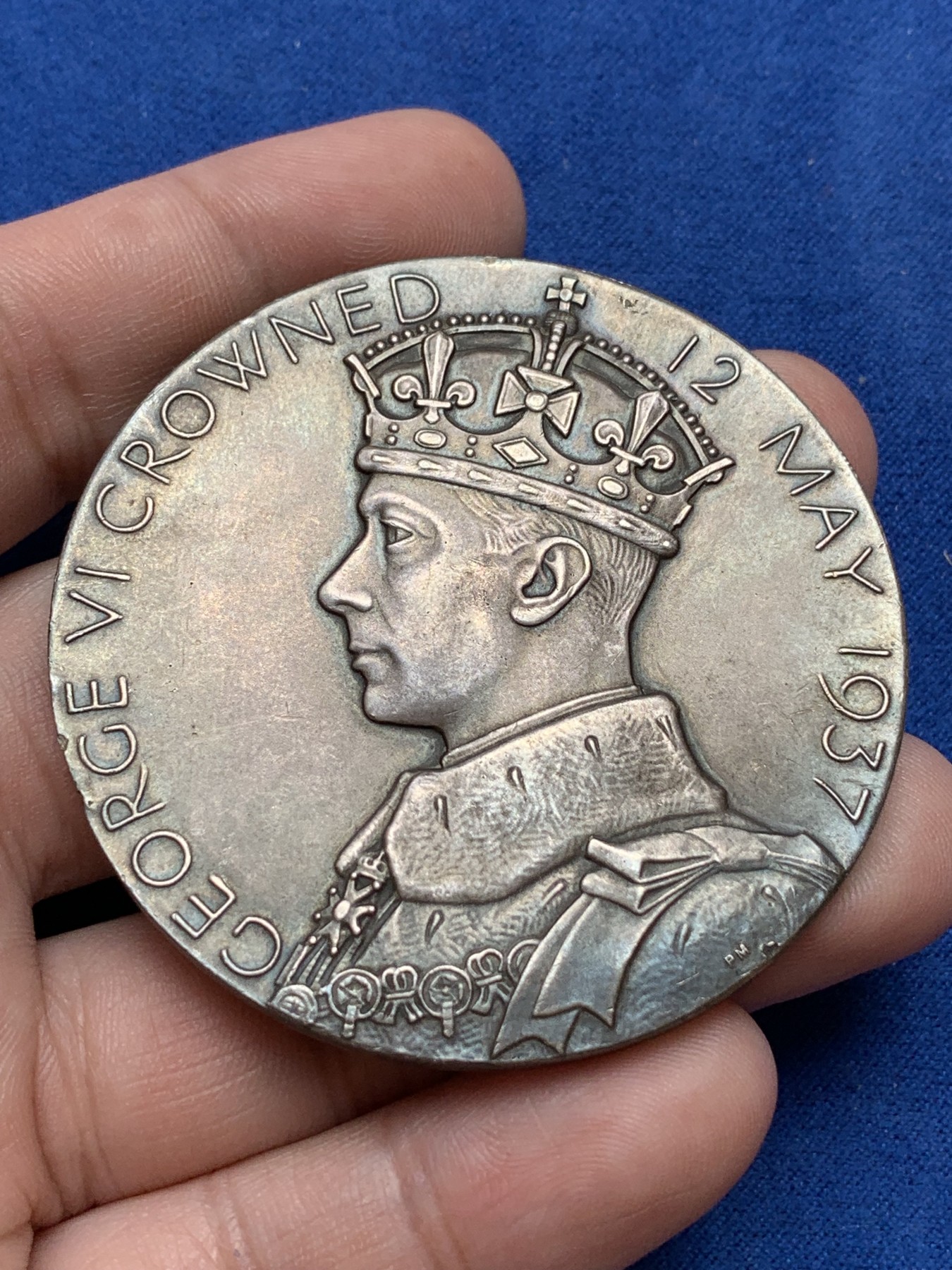 《竞宝斋》第201场-周日，周一 2场 (全场包邮) 1937年乔治六世加冕纪念大银章，57mm，91.2g 少见品种