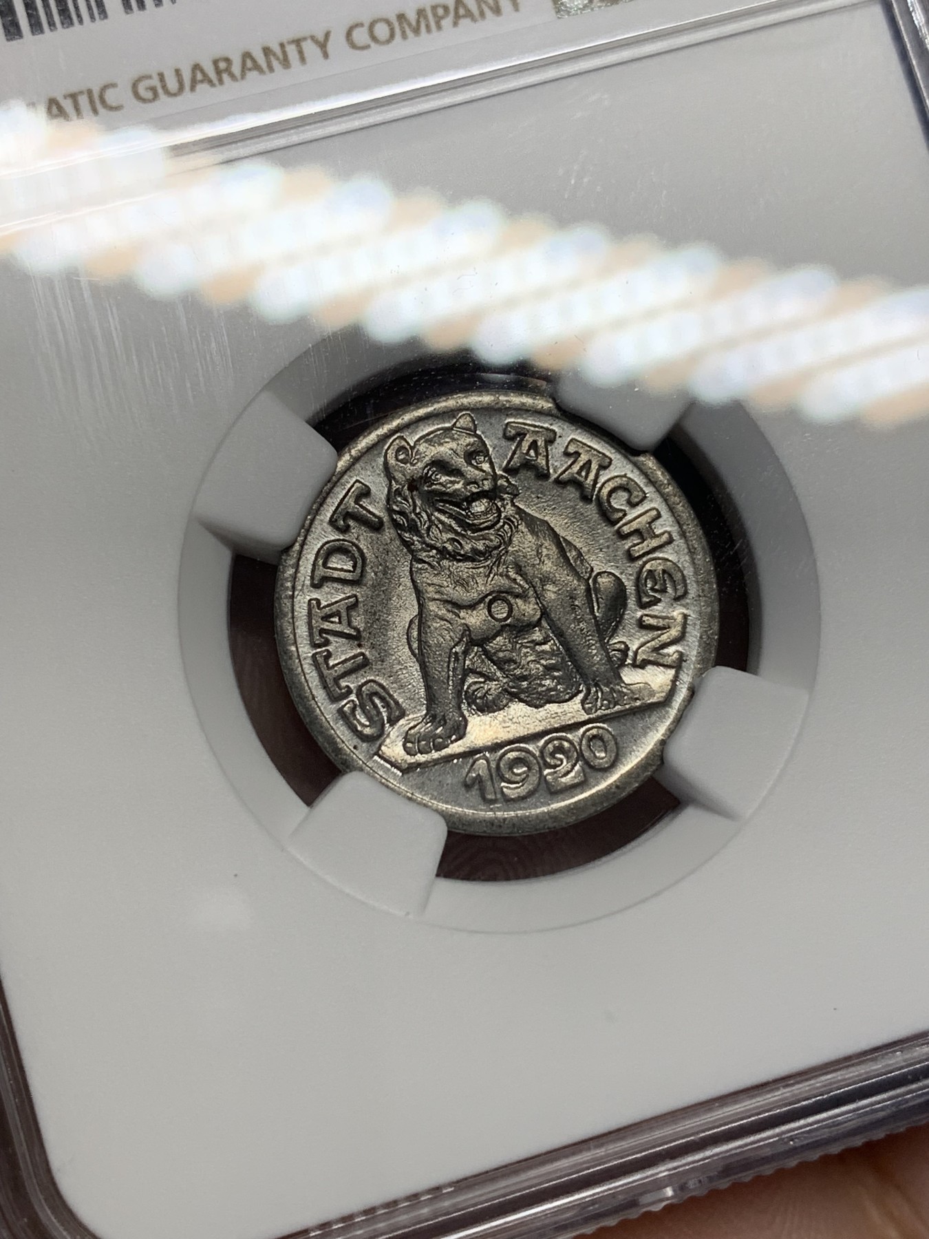 《竞宝斋》第201场-周日，周一 2场 (全场包邮) NGC MS65  1920年德国德紧亚琛无心狼10芬尼铁币 顶级品相状态 冠军分！