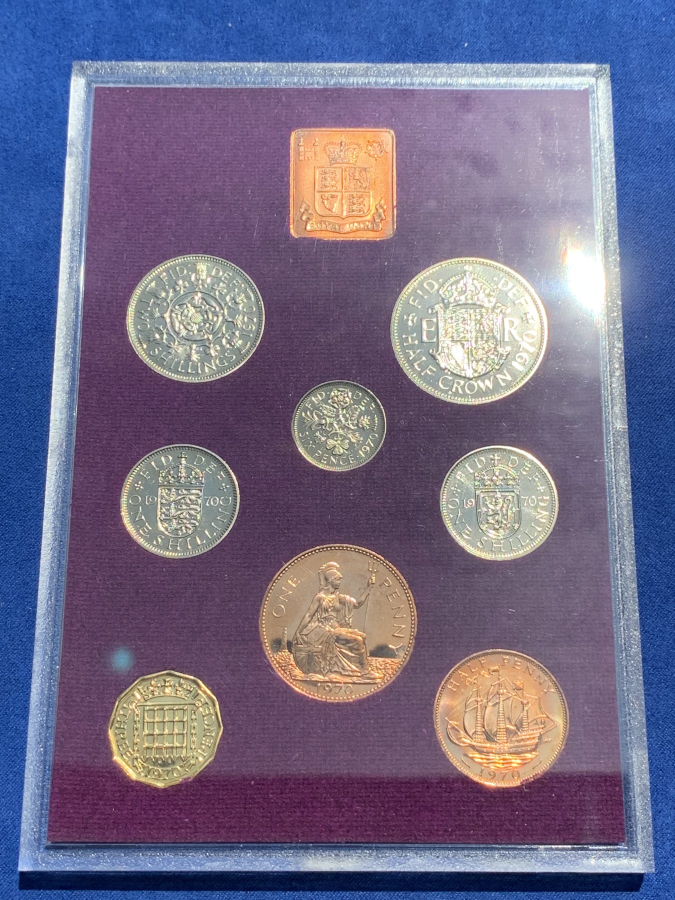 《竞宝斋》第201场-周日，周一 2场 (全场包邮) 英国伊丽莎白二世1970年精致套币，币制改革前最后一套精制币 盒证齐全