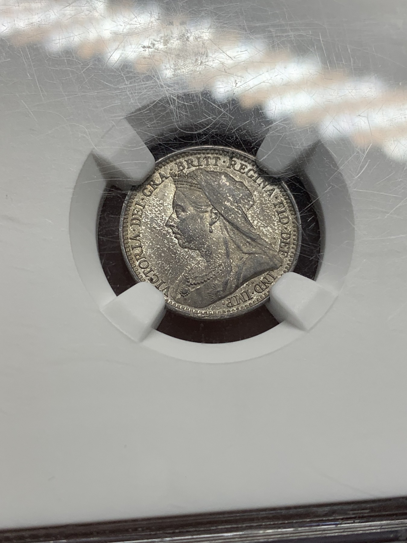 《竞宝斋》第201场-周日，周一 2场 (全场包邮) NGC MS64 英国1893年 维多利亚 披纱三便士 阴阳面包浆 原光未流通