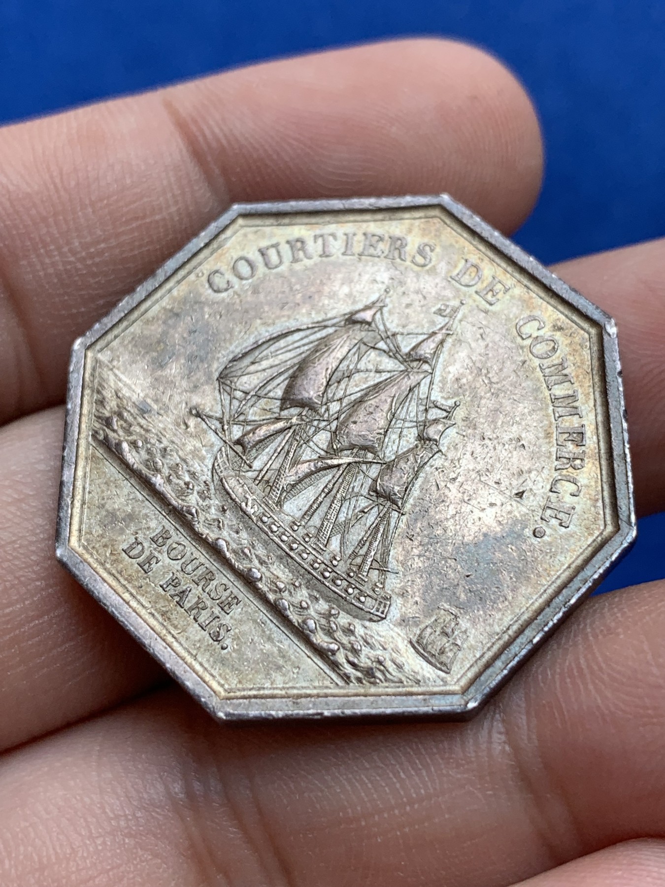 《竞宝斋》第201场-周日，周一 2场 (全场包邮) 法国路易十八 大帆船 银JETON 八角 五彩包浆 好品