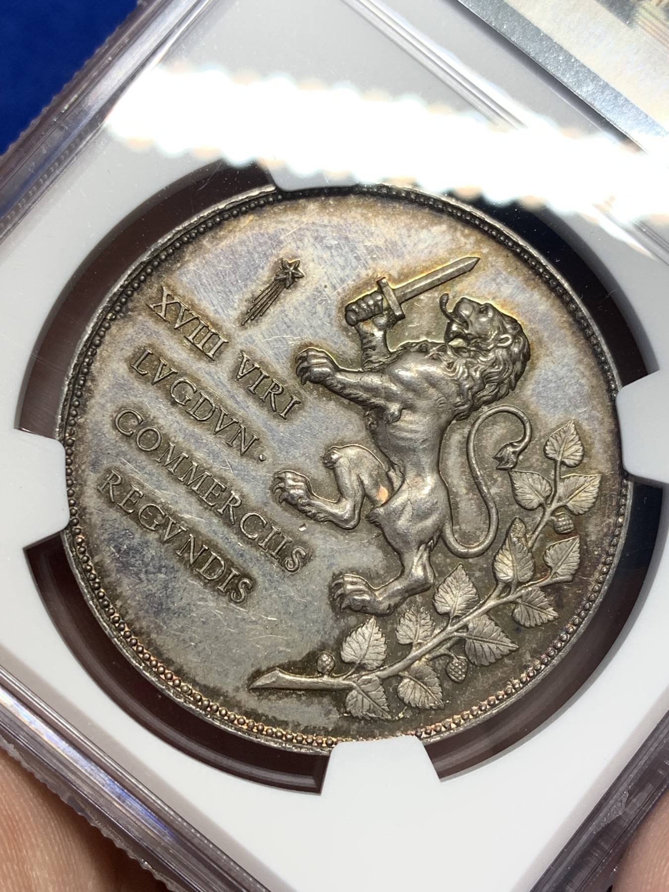 《竞宝斋》第201场-周日，周一 2场 (全场包邮) NGC MS62 法国商业区银章 蜜蜂边铭 1860-1879年 早期品种 PL底板 包浆非常漂亮 两面设计都好看