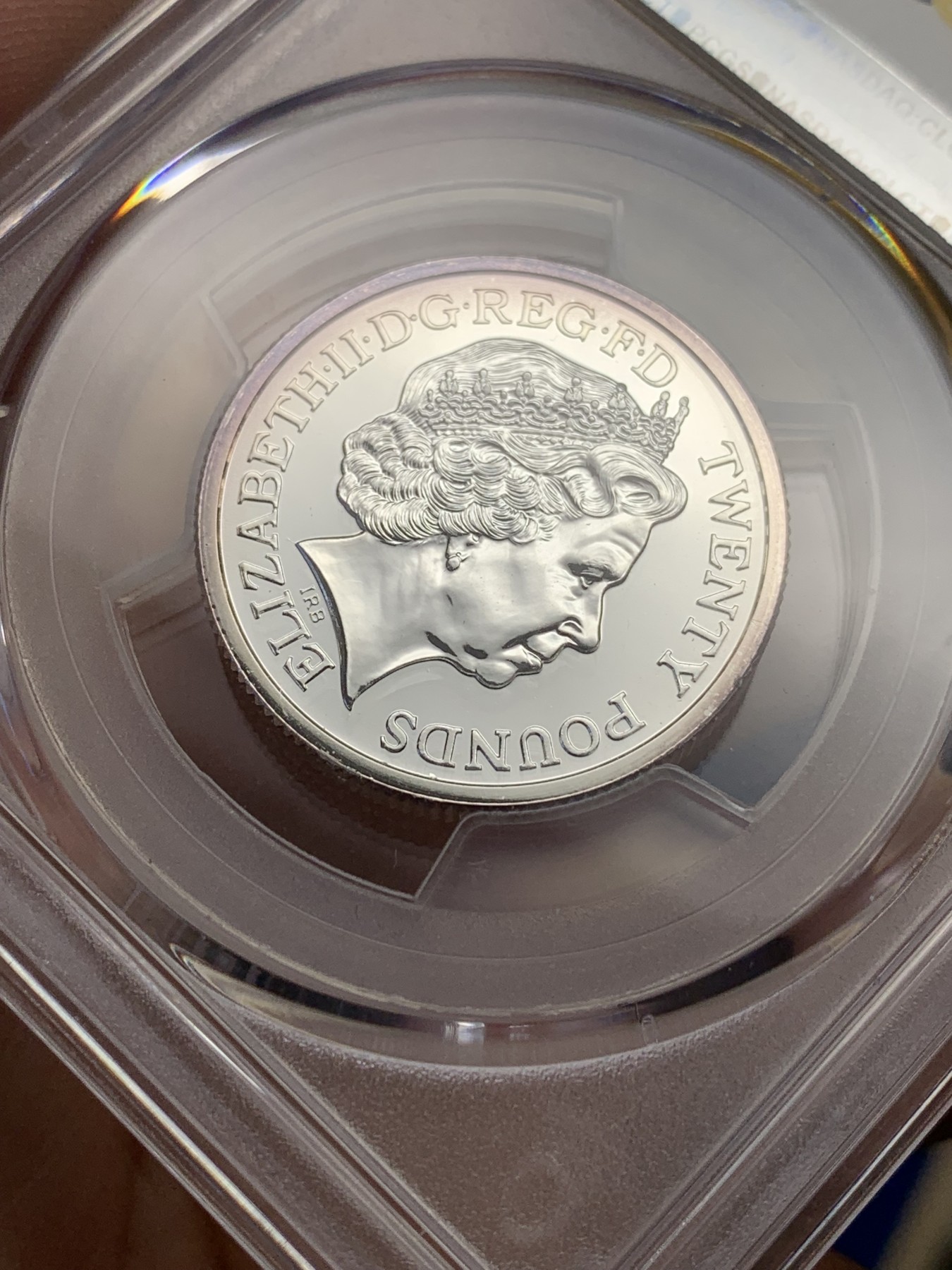 《竞宝斋》第201场-周日，周一 2场 (全场包邮) PCGS MS68 2013年英国伊丽莎白二世女王20英镑 圣乔治屠龙马剑银币 亚军分