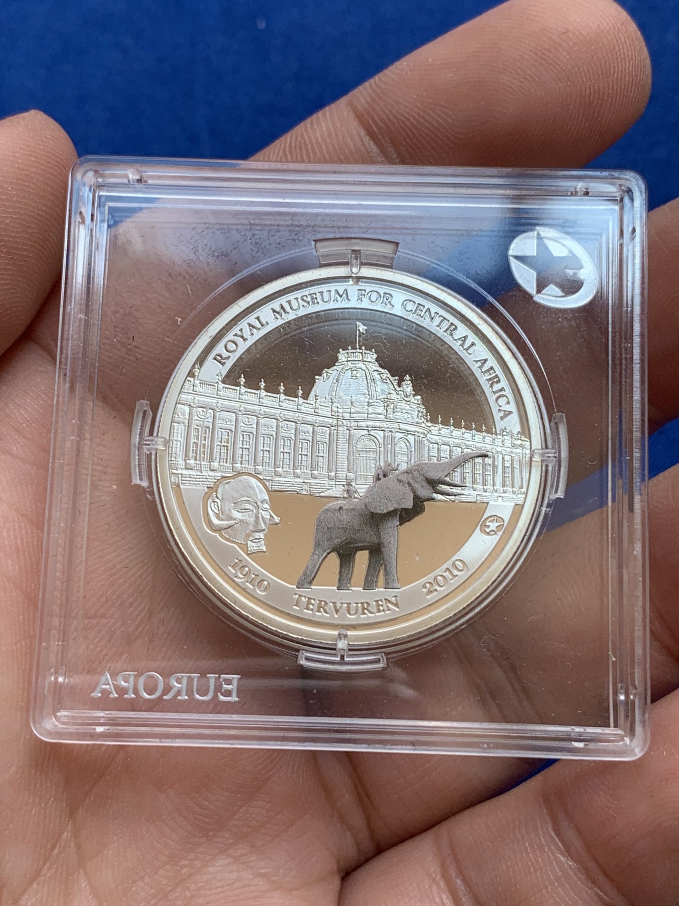 《竞宝斋》第201场-周日，周一 2场 (全场包邮) 比利时 2010年 非洲博物馆纪念 彩色大象 大银币 18.75克 925银