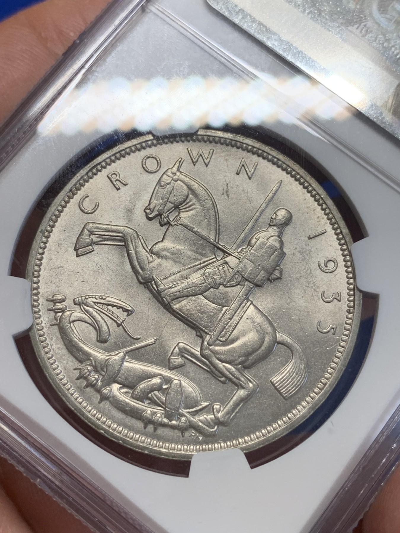 《竞宝斋》第201场-周日，周一 2场 (全场包邮) NGC- MS63 英国1935年木马剑 大银币 状态好