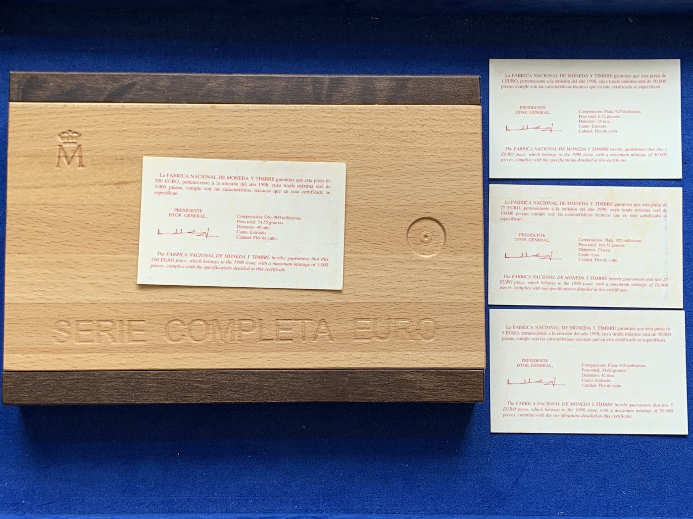 《竞宝斋》第201场-周日，周一 2场 (全场包邮) 西班牙1998年皇家卫队系列 1/5/25/200EURO原盒套币（含金币34.55克+重达209克 925银） 1枚 34.55克 大金币900金+1枚168.75克大银币+1枚33.62克+1枚6.72克