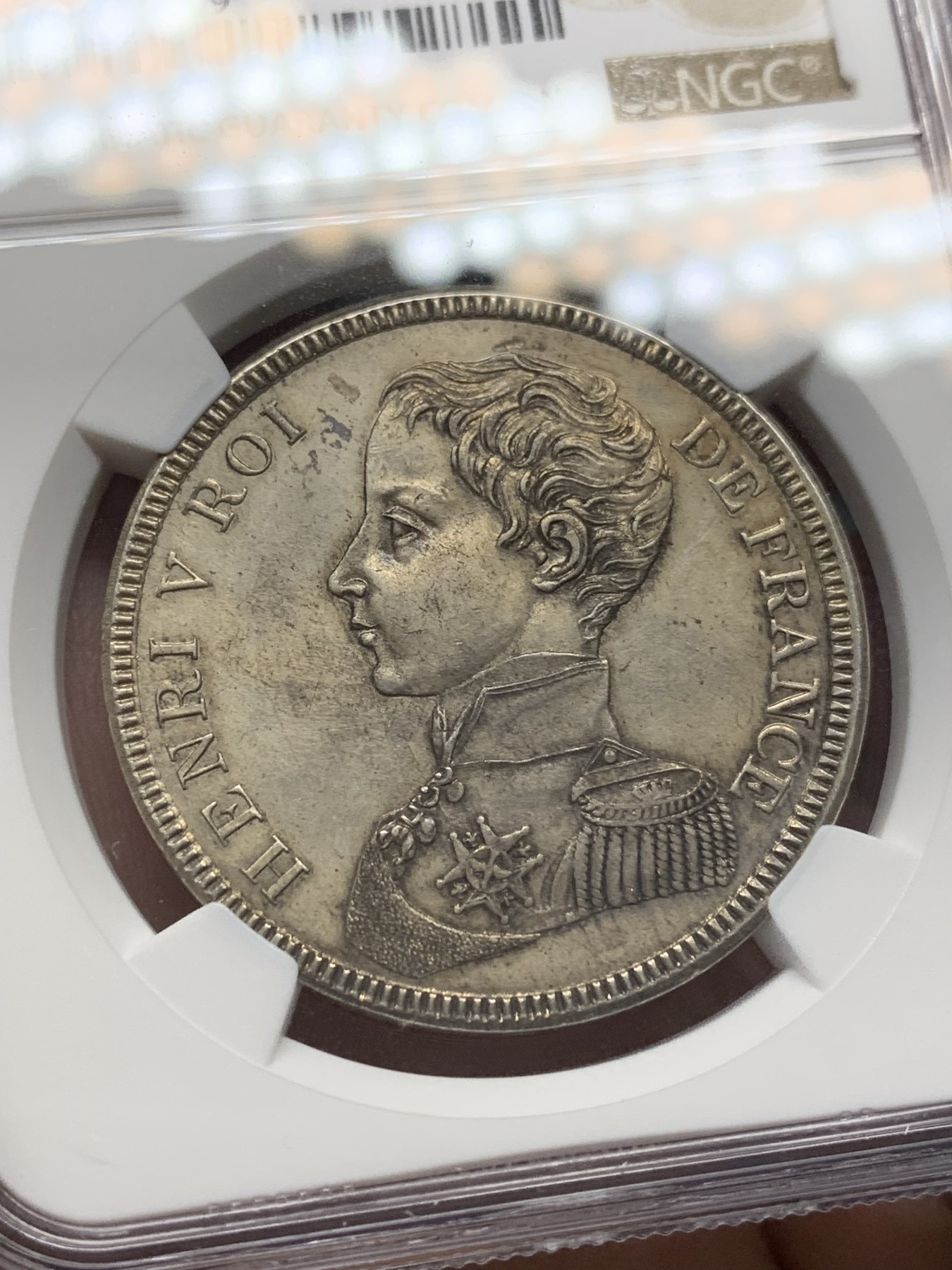 《竞宝斋》第201场-周日，周一 2场 (全场包邮) NGC-MS62 1832年法国亨利五世5法郎 样币 亨利五世仅仅做了7天的法国国王就被迫让位给路易菲利普，正统派的拥立对象 首见1832年