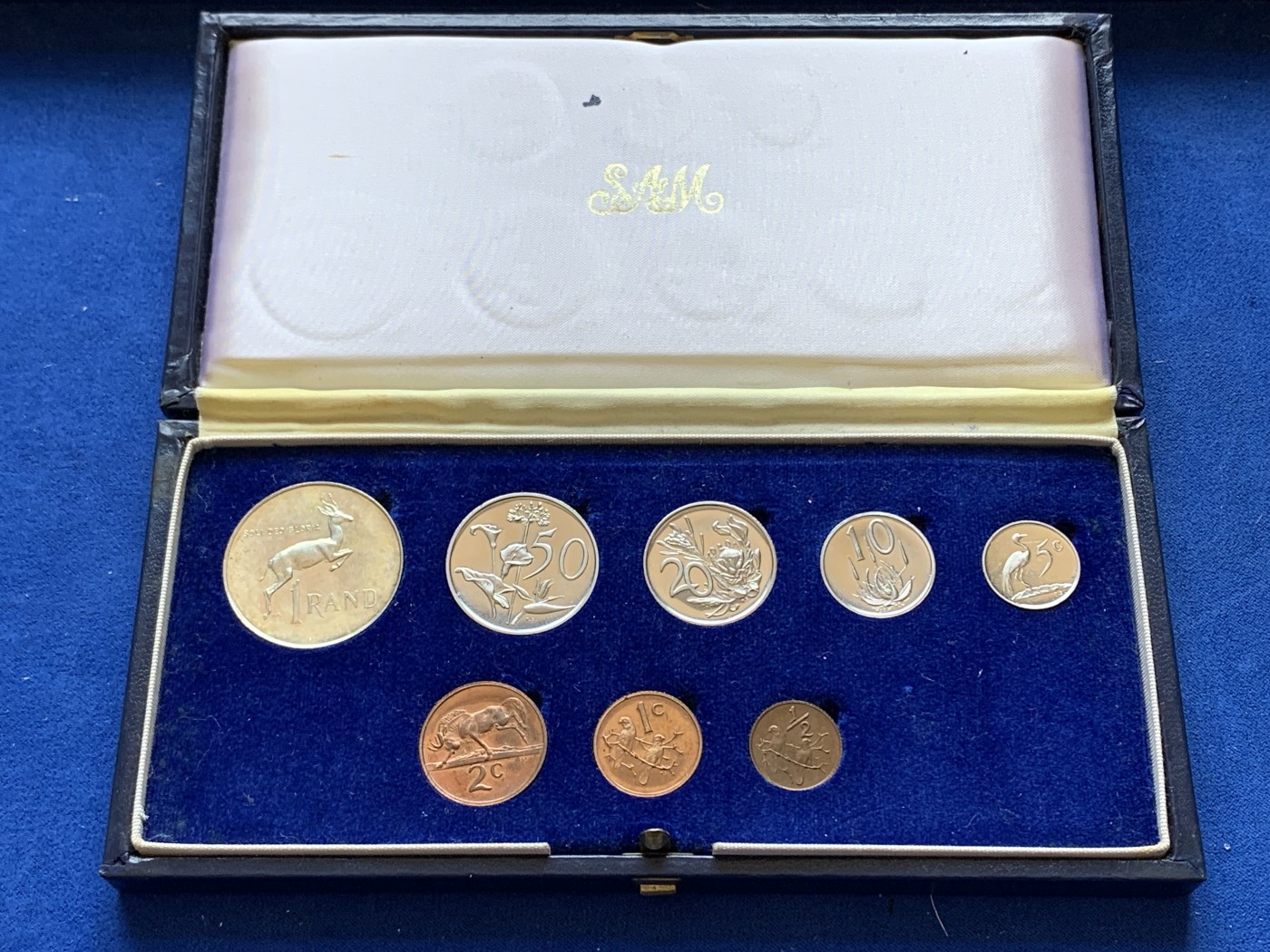 《竞宝斋》第201场-周日，周一 2场 (全场包邮) 南非 1971年套币最大最小2枚有氧化