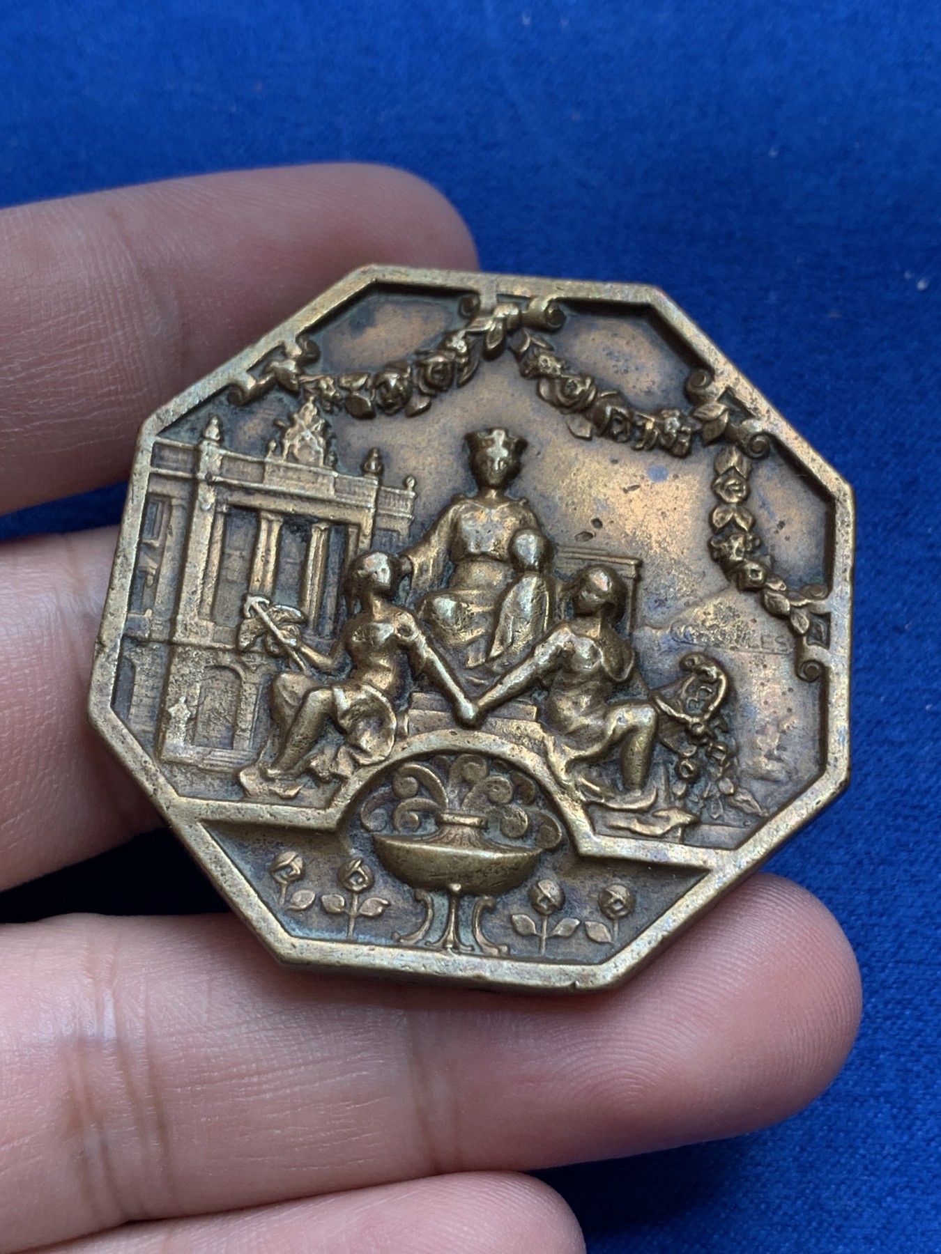 《竞宝斋》第201场-周日，周一 2场 (全场包邮) 法国滨海阿尔卑斯商会八角大铜章  直径：45.3mm 重量：47g   边铭：铜标