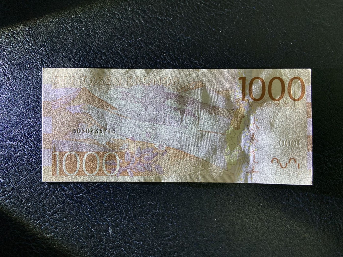 收藏联盟Quantum Auction 第292期拍卖  瑞典2015年1000克朗 品相UNC 号码全程无4 瑞典前外长 第二任联合国秘书长达格·哈马舍尔德