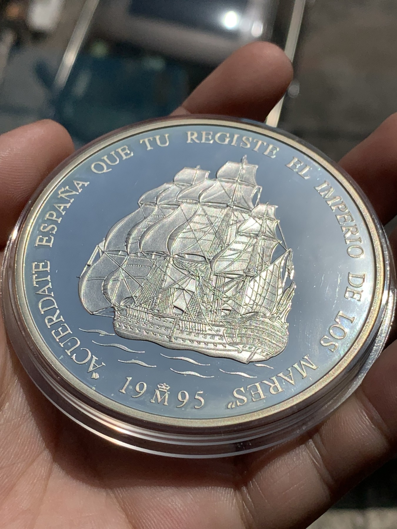 《竞宝斋》第201场-周日，周一 2场 (全场包邮) 西班牙1995年特立尼达战舰25ECU银币 168.75克，925银，原木盒