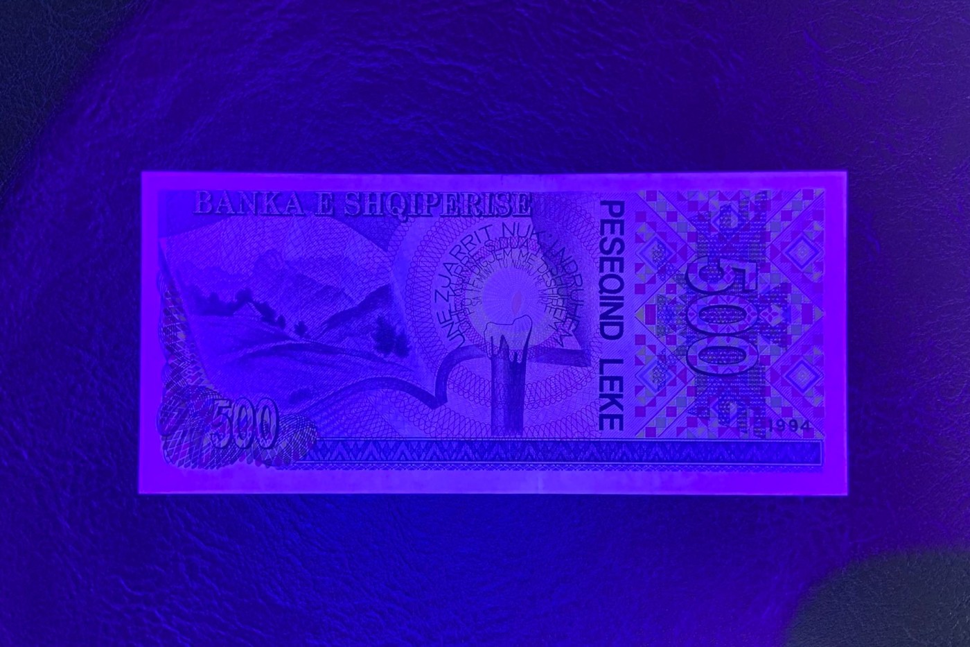 收藏联盟Quantum Auction 第292期拍卖  阿尔巴尼亚1994年500列克 品相全新UNC 号码无347  诗人，民族解放运动领导人 弗拉谢利