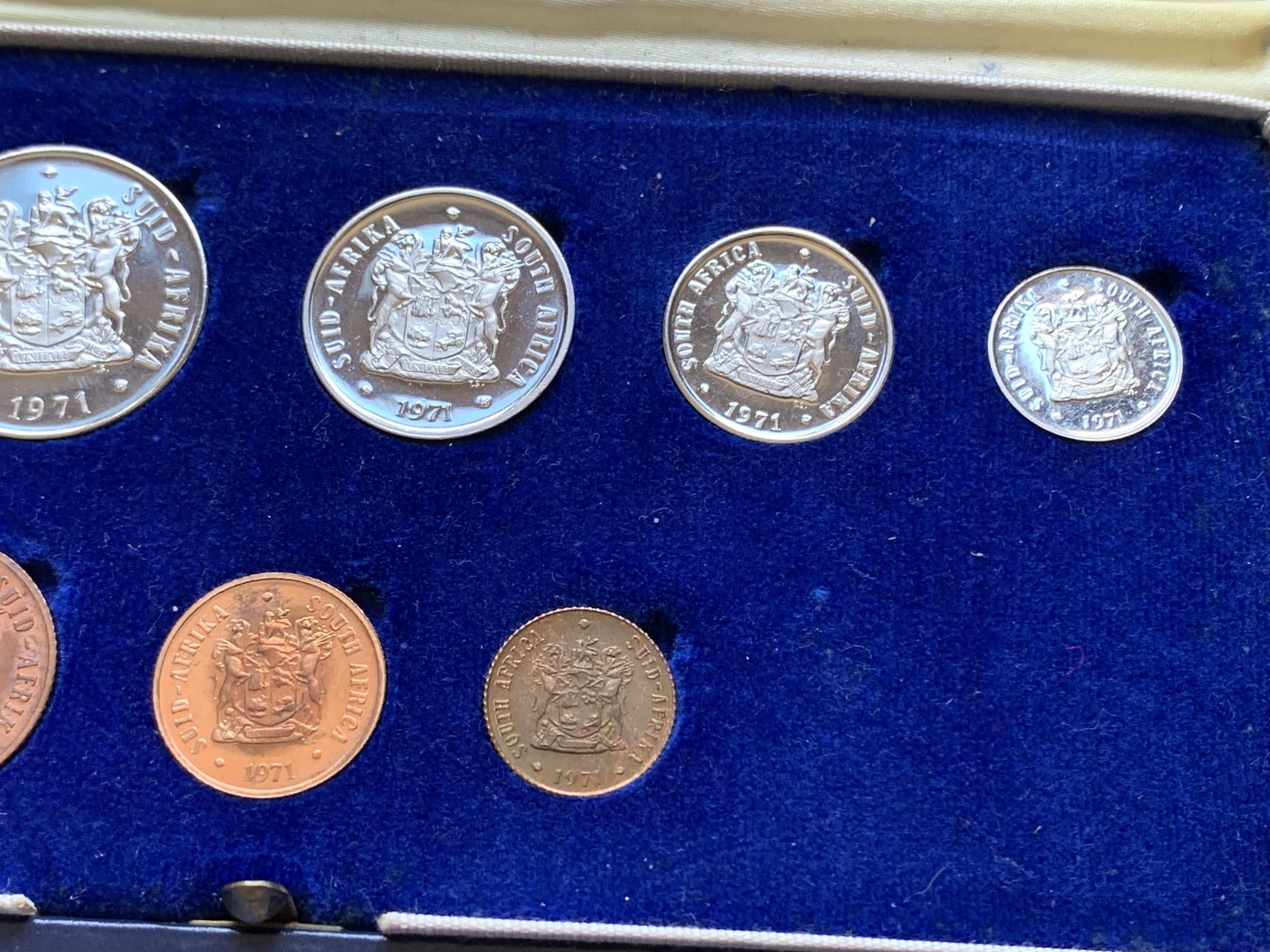 《竞宝斋》第201场-周日，周一 2场 (全场包邮) 南非 1971年套币最大最小2枚有氧化