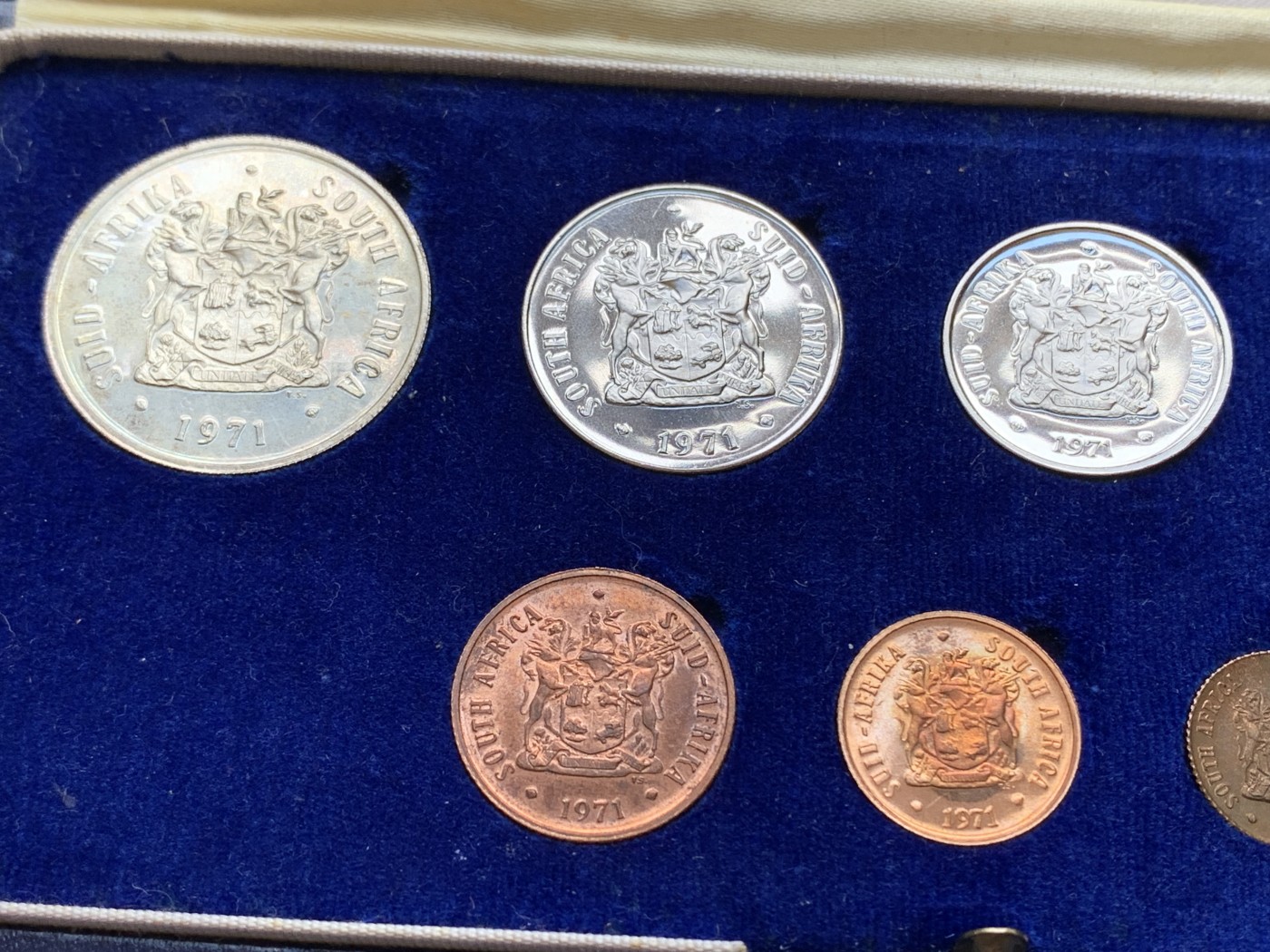 《竞宝斋》第201场-周日，周一 2场 (全场包邮) 南非 1971年套币最大最小2枚有氧化