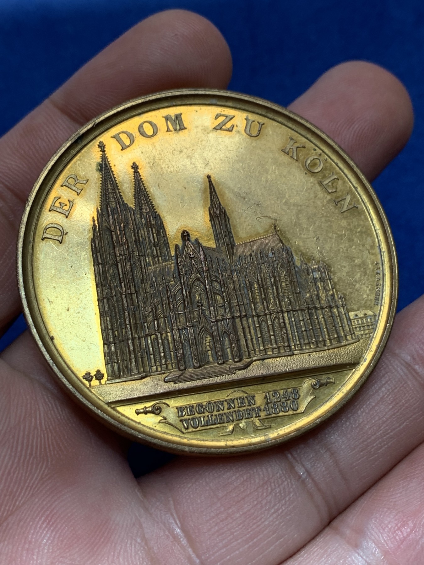 《竞宝斋》第201场-周日，周一 2场 (全场包邮) 1880年科隆大教堂落成纪念镀金铜章，51mm，56.5g