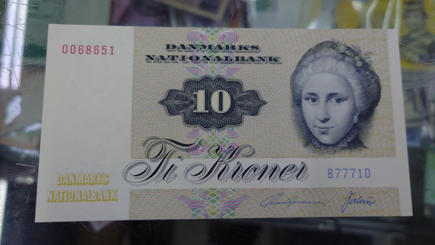 【世界钱币】精选微拍第75期暨2023年第二十二期 部分最新卖剩新品裸钞(有5000卢布AA等) 十月中下旬会有大量新货(优先本群里卖，卖剩的才挂拍卖欢迎关注) 1977年丹麦10克朗 全新绝品无47尾号8651