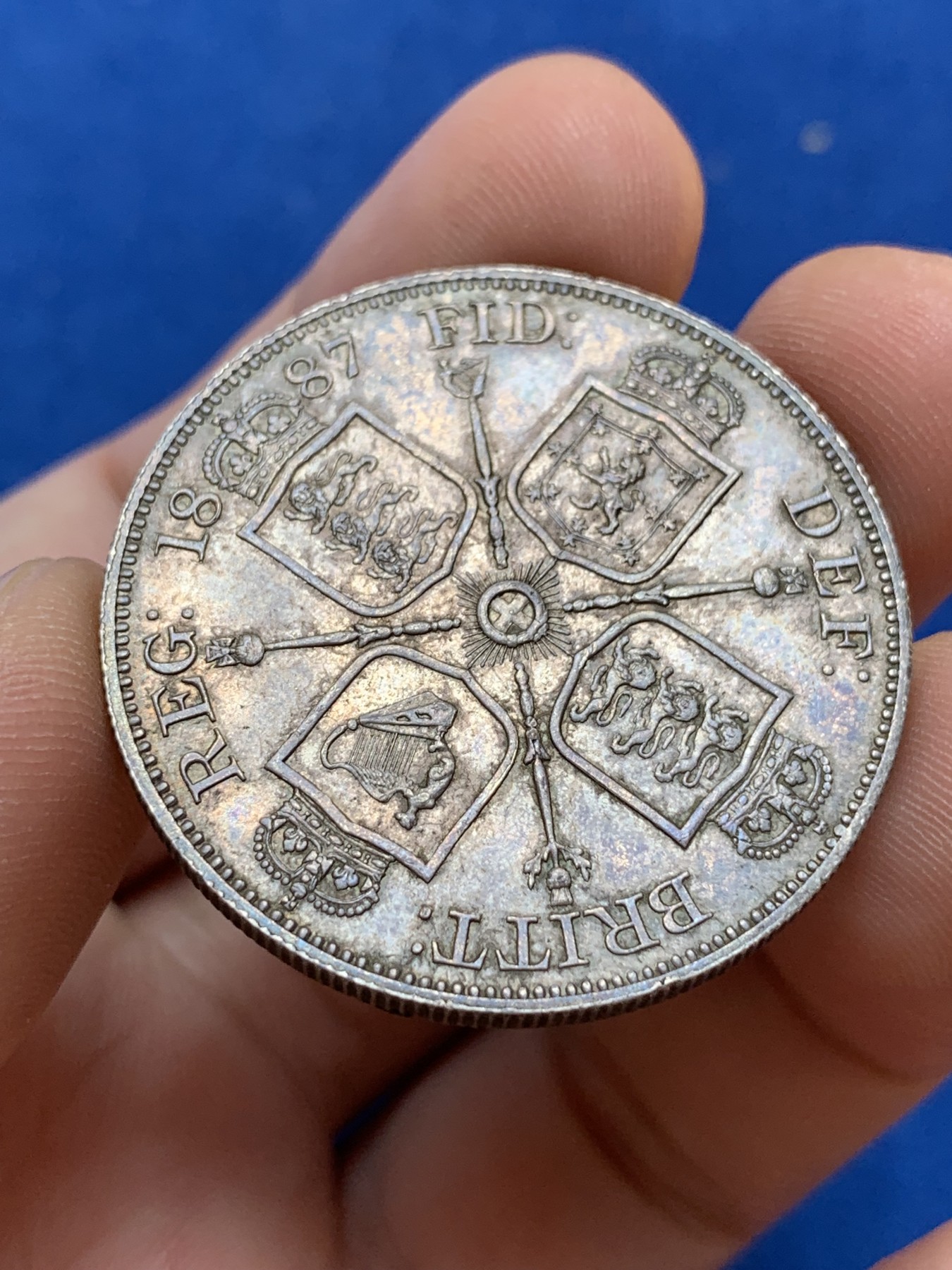 《竞宝斋》第201场-周日，周一 2场 (全场包邮) 英国1887年维多利亚高冠版双弗洛林银币 包浆细节都不错