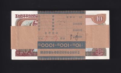 草稿银行第十一期国内外钞票硬币拍卖 朝鲜1978年10圆券 绿色文字戳 1983年版资本主义国家旅客外汇券 原刀100张连号 全新原票微黄 
