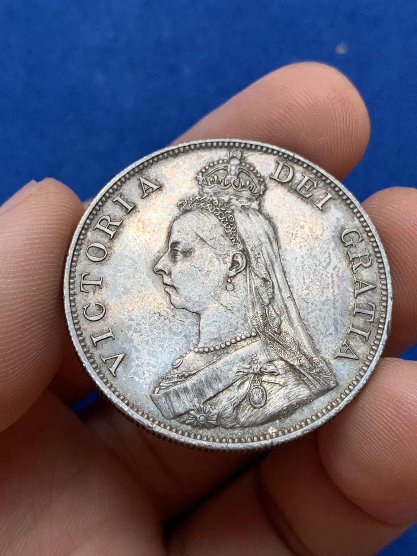 《竞宝斋》第201场-周日，周一 2场 (全场包邮) 英国1887年维多利亚高冠版双弗洛林银币 包浆细节都不错