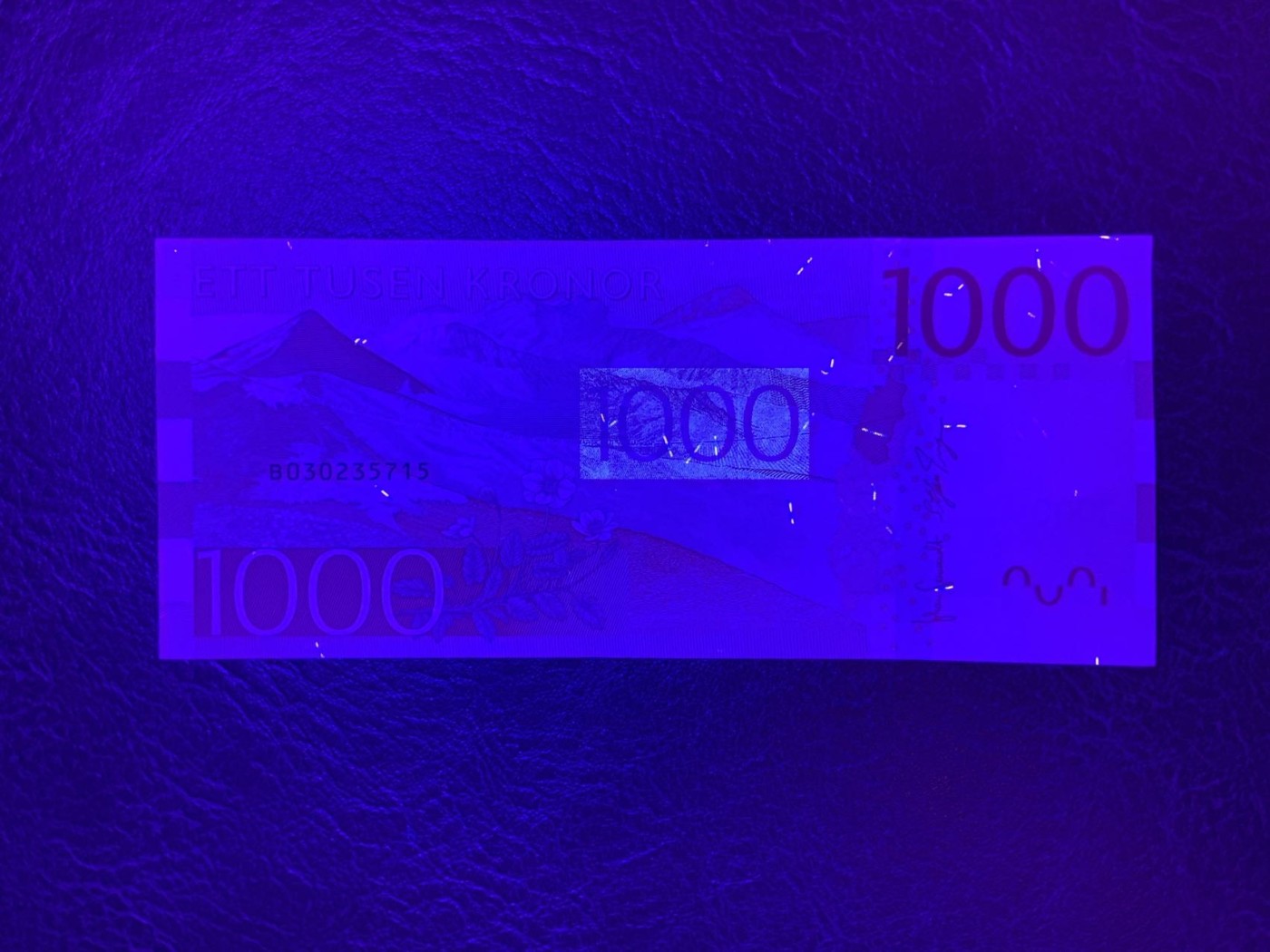 收藏联盟Quantum Auction 第292期拍卖  瑞典2015年1000克朗 品相UNC 号码全程无4 瑞典前外长 第二任联合国秘书长达格·哈马舍尔德