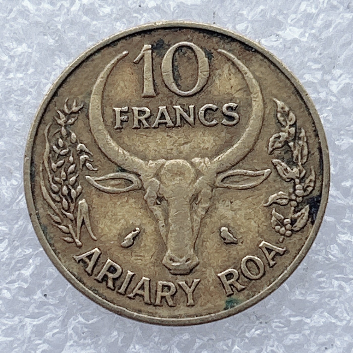 全场一元起拍 世界钱币散币场 第26期 马达加斯加1971年10法郎 非洲野牛鲜花