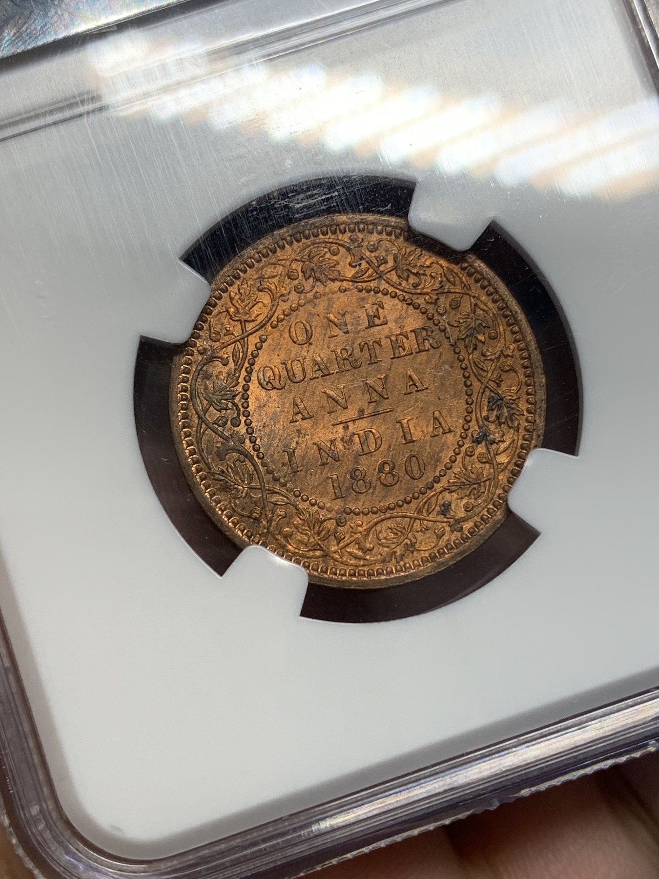 《竞宝斋》第201场-周日，周一 2场 (全场包邮) NGC-MS63RD 1880年 英属印度维多利亚女王1/4安娜铜币，小维皇帝头像。此品种多见BN、RB，RD满铜光难得，小维头像喜人