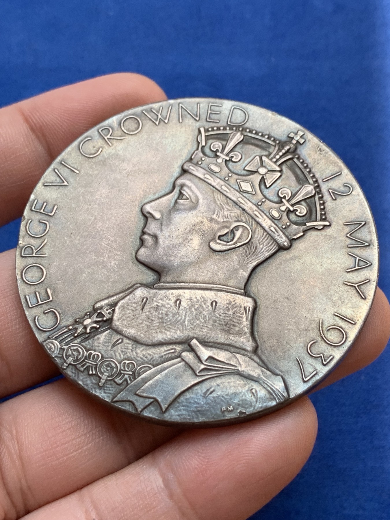 《竞宝斋》第201场-周日，周一 2场 (全场包邮) 1937年乔治六世加冕纪念大银章，57mm，91.2g 少见品种