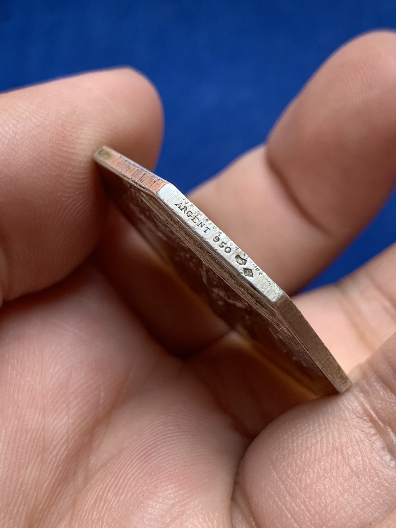 《竞宝斋》第201场-周日，周一 2场 (全场包邮) 法国巴黎银行八角银质代币   重量：18.1g 34.7mm  边铭：银标＋野猪标