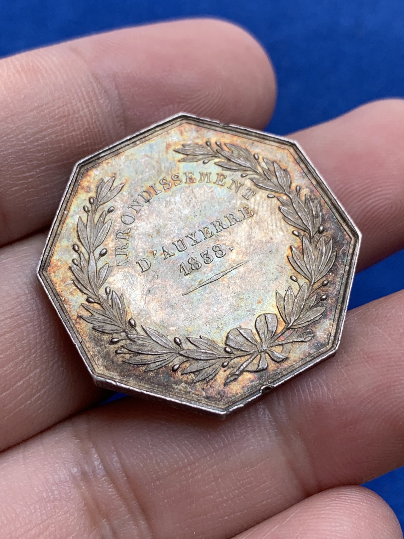 《竞宝斋》第201场-周日，周一 2场 (全场包邮) 法国1845-1860 公证处八角银质代币   重量：13.2g  30.5mm 边铭：手指＋银标