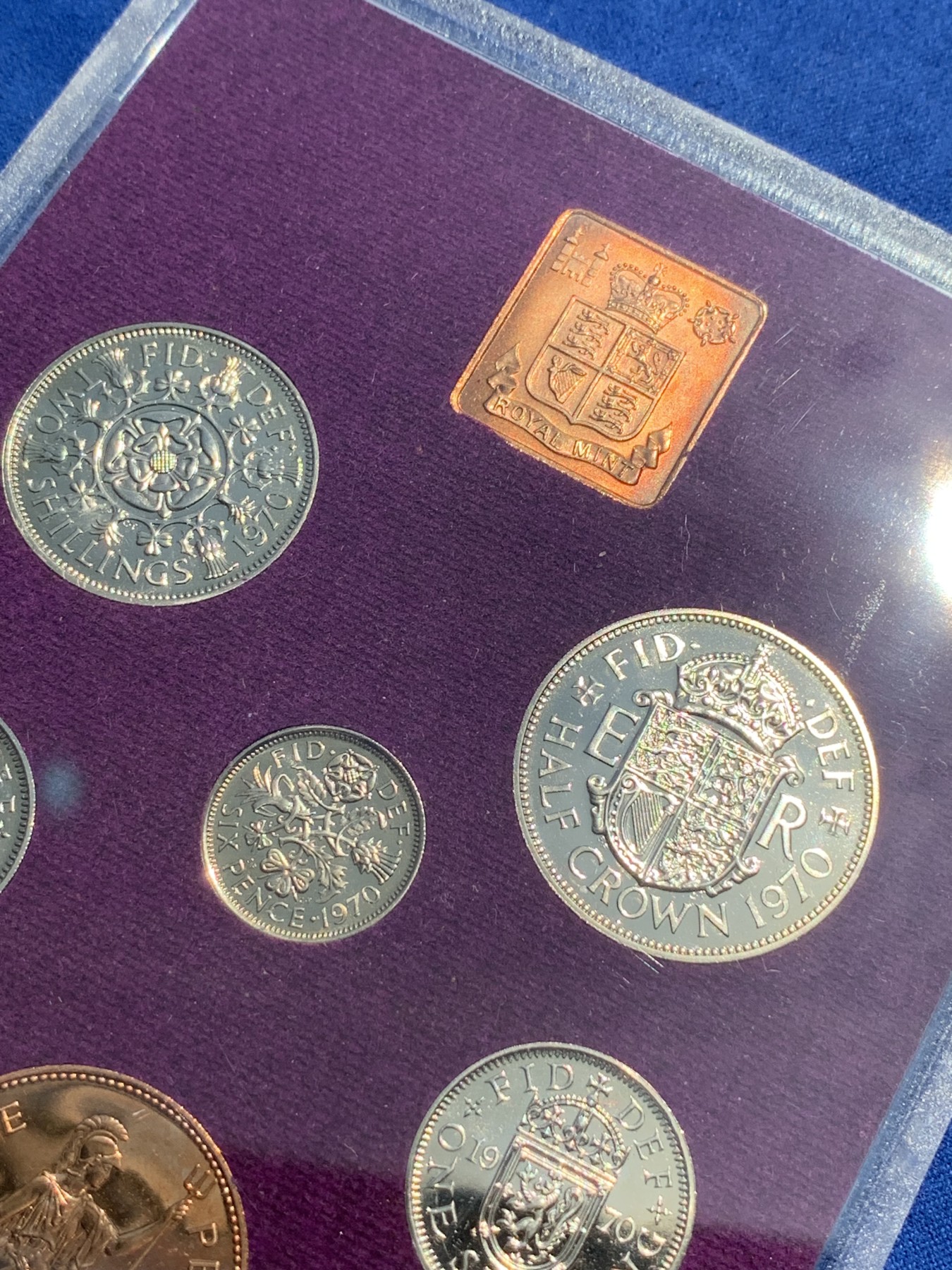 《竞宝斋》第201场-周日，周一 2场 (全场包邮) 英国伊丽莎白二世1970年精致套币，币制改革前最后一套精制币 盒证齐全