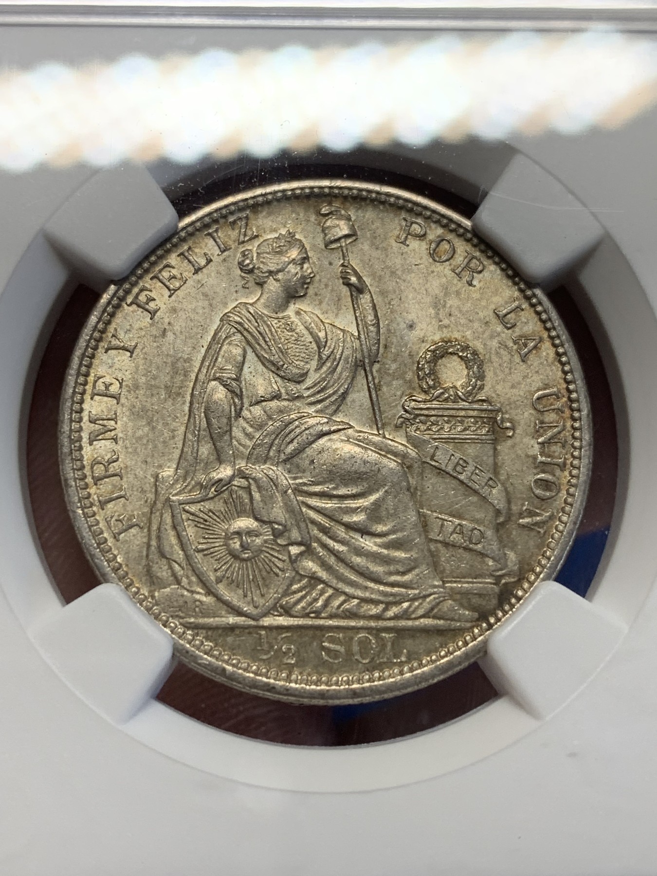 《竞宝斋》第201场-周日，周一 2场 (全场包邮) NGC MS62 秘鲁 1915年 1/2比索 银币 高银版 状态极好 包浆自然