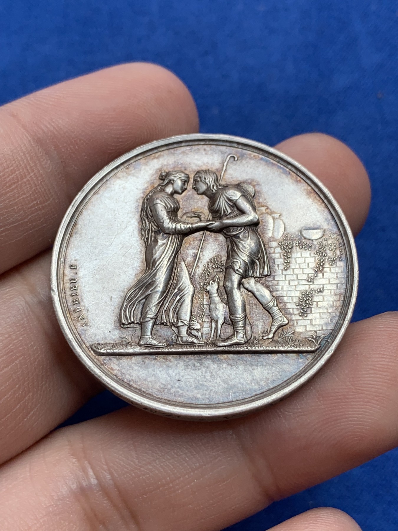 《竞宝斋》第201场-周日，周一 2场 (全场包邮) 法国1876年结婚纪念银章  较大较少版本  直径：36 毫米  重量：21.8克  边铭：蜜蜂＋银标 品种很不错