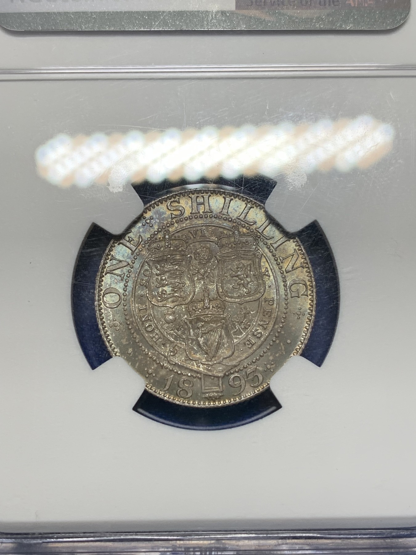 《竞宝斋》第201场-周日，周一 2场 (全场包邮) NGC MS64 英国1893年 维多利亚 披纱版1先令 欧洲包浆 细节到位