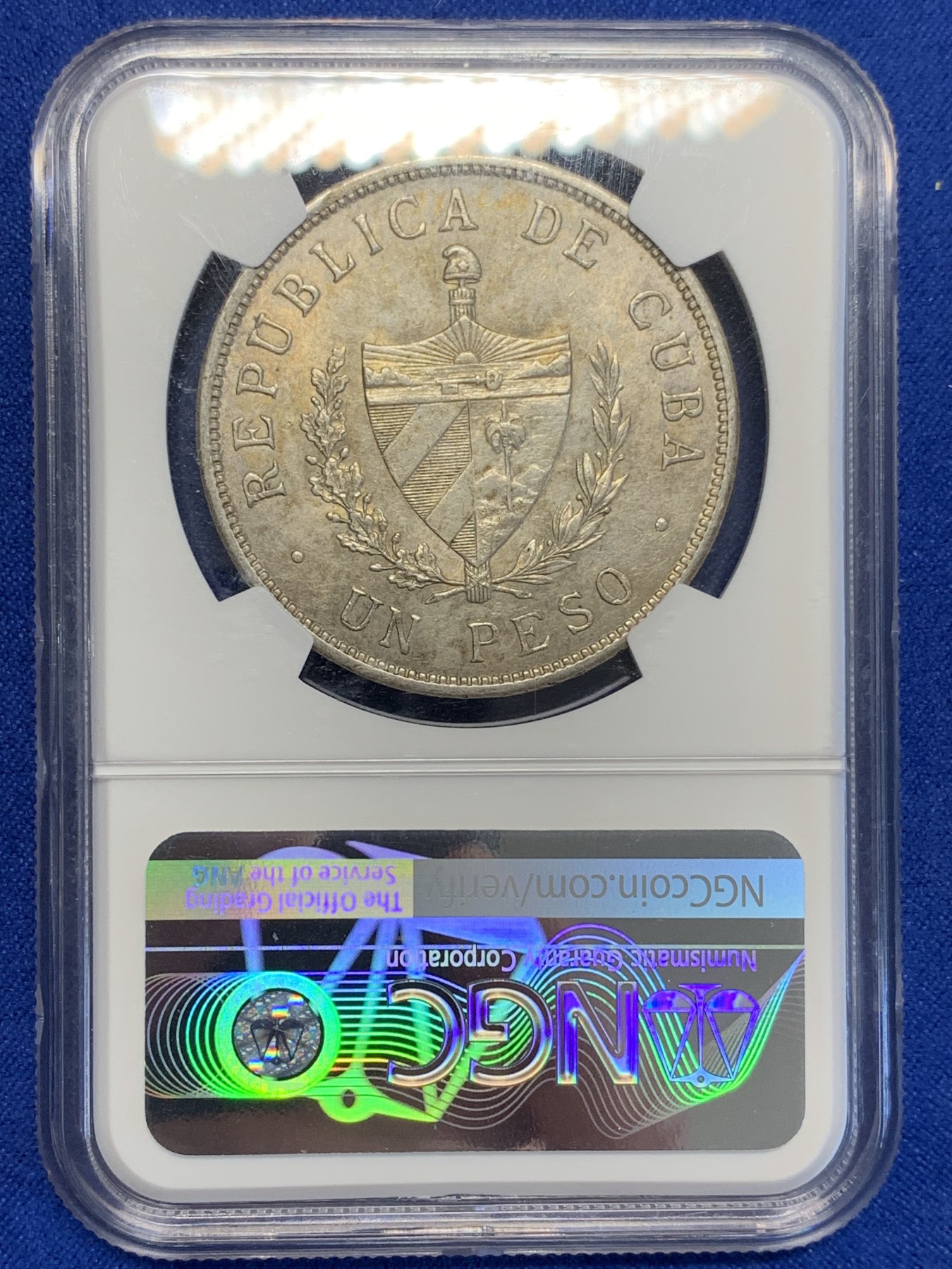 《竞宝斋》第201场-周日，周一 2场 (全场包邮) NGC  UNCD   1933 古巴大五星1比索大银币 淡金色包浆 品相没的说