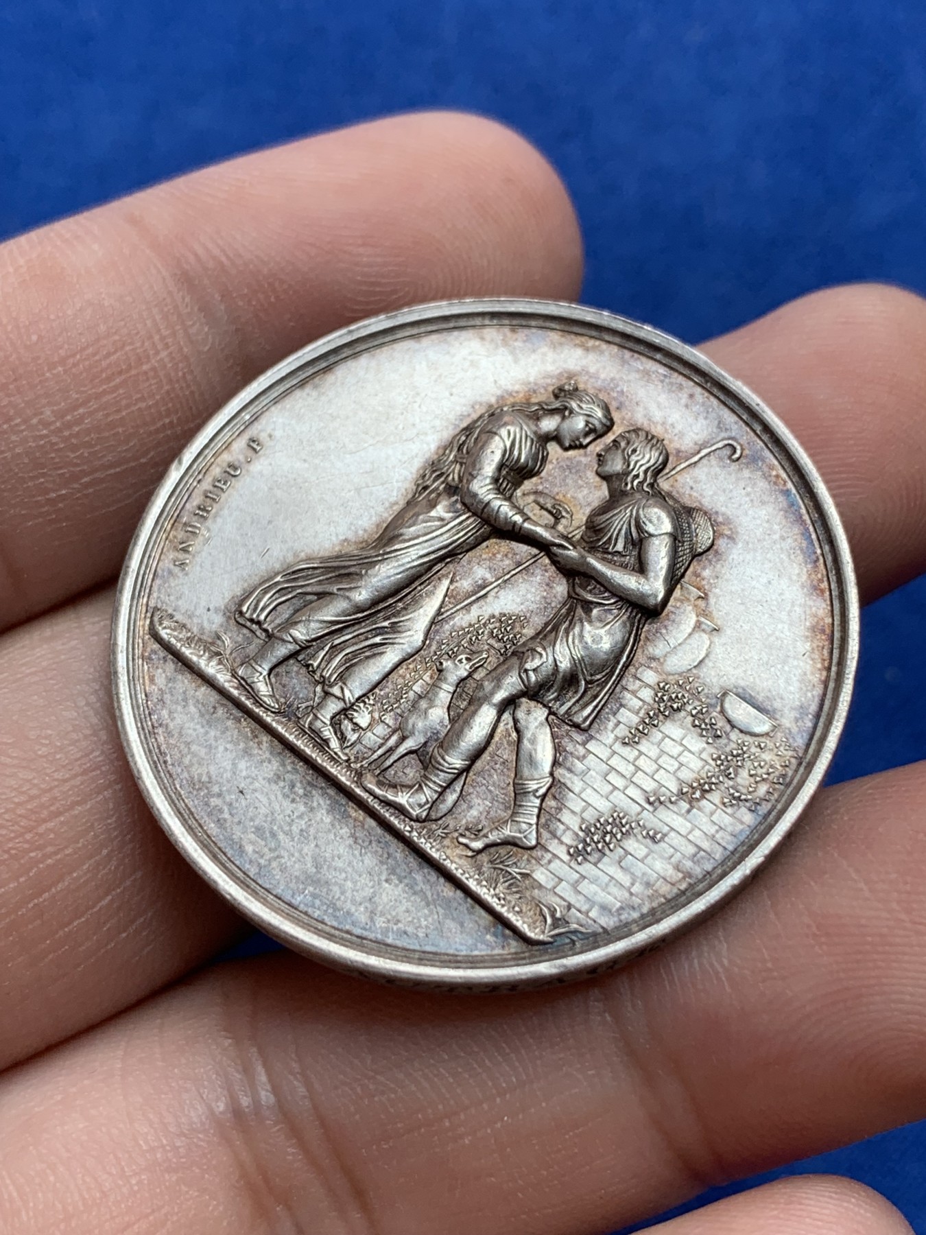 《竞宝斋》第201场-周日，周一 2场 (全场包邮) 法国1876年结婚纪念银章  较大较少版本  直径：36 毫米  重量：21.8克  边铭：蜜蜂＋银标 品种很不错