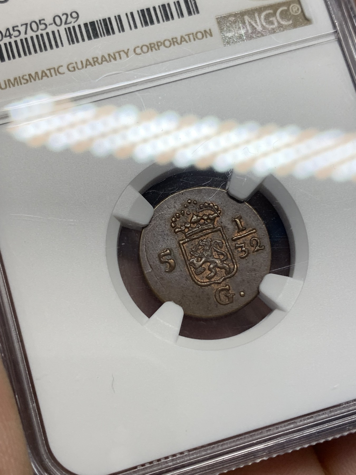 《竞宝斋》第201场-周日，周一 2场 (全场包邮) NGC-MS61BN 1808年荷属东印度1/2D铜辅币，早期荷属东印度，稀见MS品质。小狮子鬃毛细节可见，铜光犹存，保存不易。