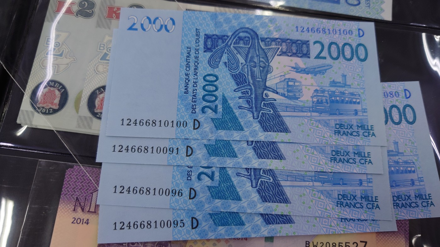 【世界钱币】精选微拍第75期暨2023年第二十二期 部分最新卖剩新品裸钞(有5000卢布AA等) 十月中下旬会有大量新货(优先本群里卖，卖剩的才挂拍卖欢迎关注) 西非2000(马里) 全新绝品尾号0100