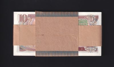 草稿银行第十一期国内外钞票硬币拍卖 朝鲜1978年10圆券 绿色文字戳 1983年版资本主义国家旅客外汇券 原刀100张连号 全新原票微黄 