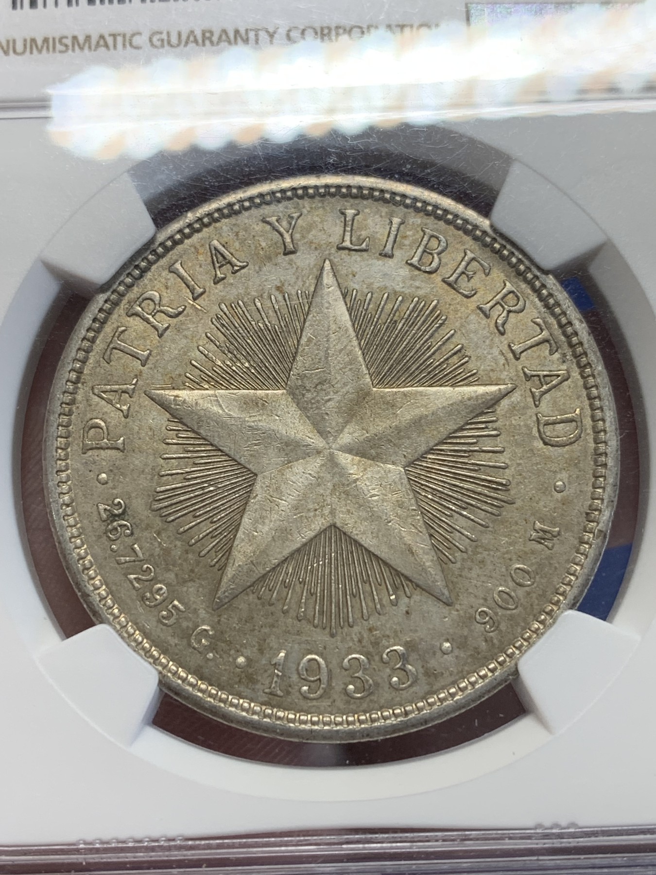 《竞宝斋》第201场-周日，周一 2场 (全场包邮) NGC  UNCD   1933 古巴大五星1比索大银币 淡金色包浆 品相没的说