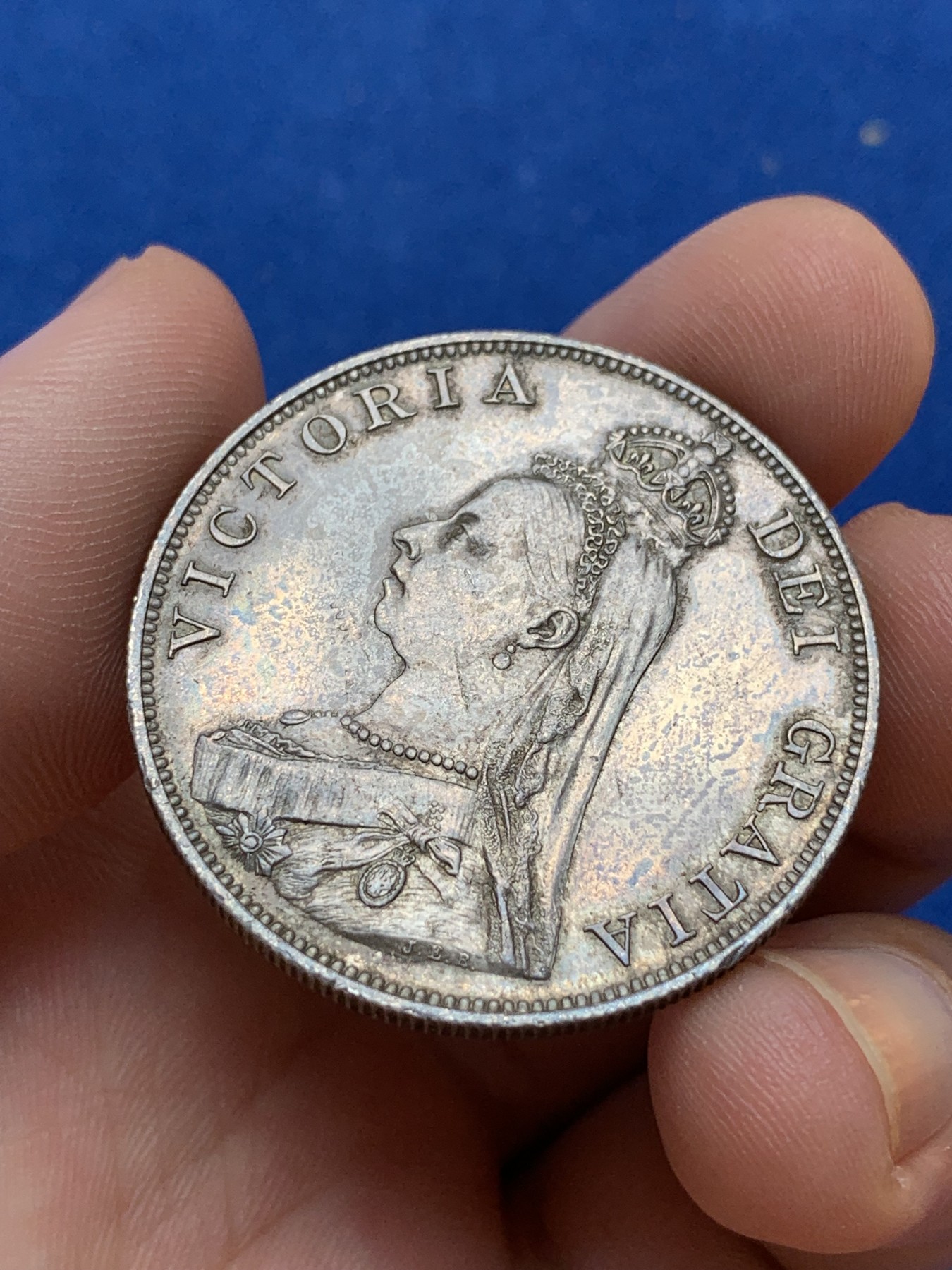 《竞宝斋》第201场-周日，周一 2场 (全场包邮) 英国1887年维多利亚高冠版双弗洛林银币 包浆细节都不错