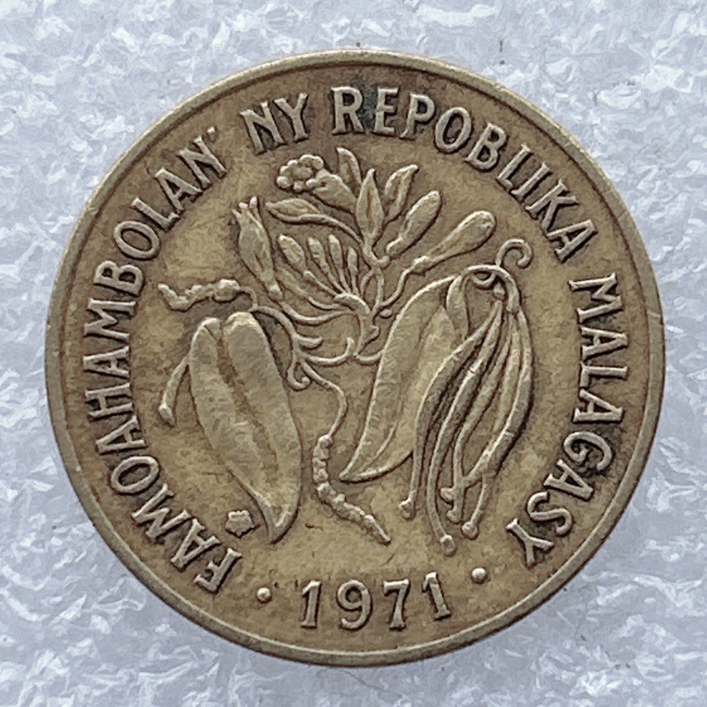 全场一元起拍 世界钱币散币场 第26期 马达加斯加1971年10法郎 非洲野牛鲜花