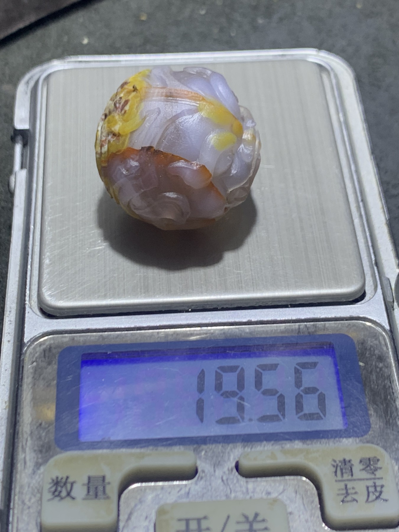 精美亚光高玉化冻料战国红玛瑙手工雕刻古兽大圆珠一颗！