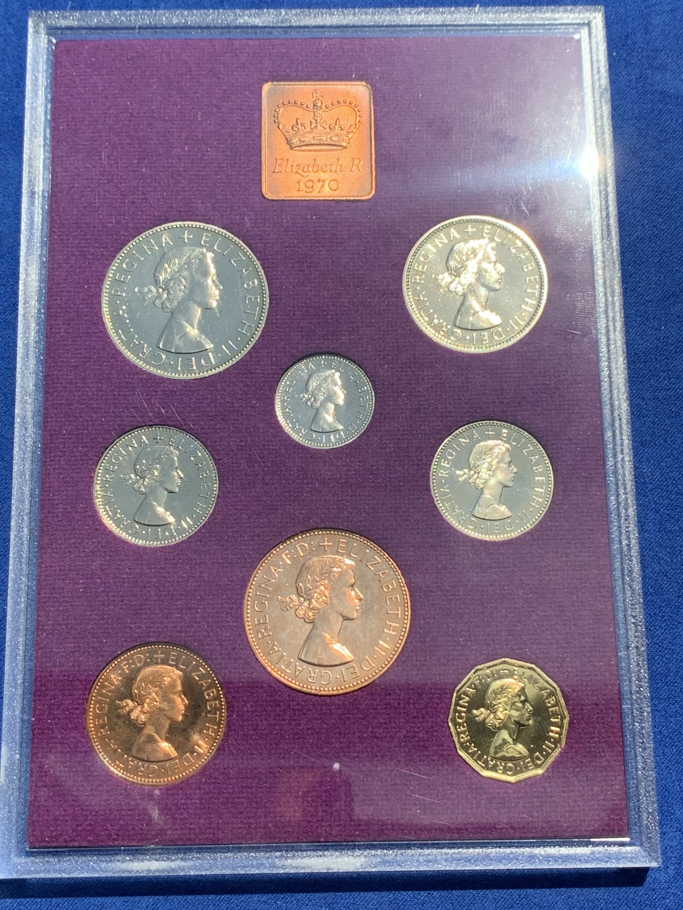 《竞宝斋》第201场-周日，周一 2场 (全场包邮) 英国伊丽莎白二世1970年精致套币，币制改革前最后一套精制币 盒证齐全
