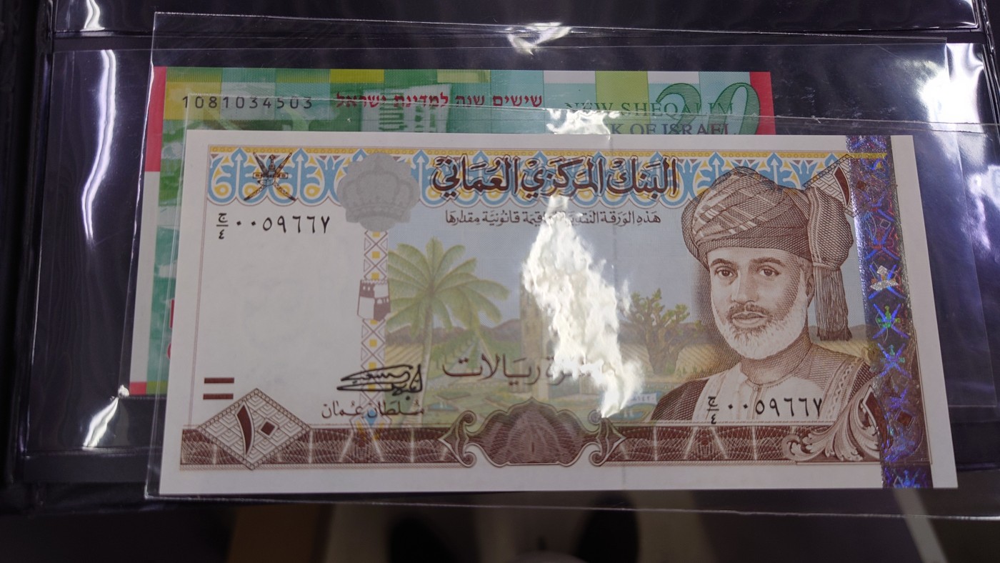 【世界钱币】精选微拍第75期暨2023年第二十二期 部分最新卖剩新品裸钞(有5000卢布AA等) 十月中下旬会有大量新货(优先本群里卖，卖剩的才挂拍卖欢迎关注) 2000年阿曼10里亚尔 全新绝品保真