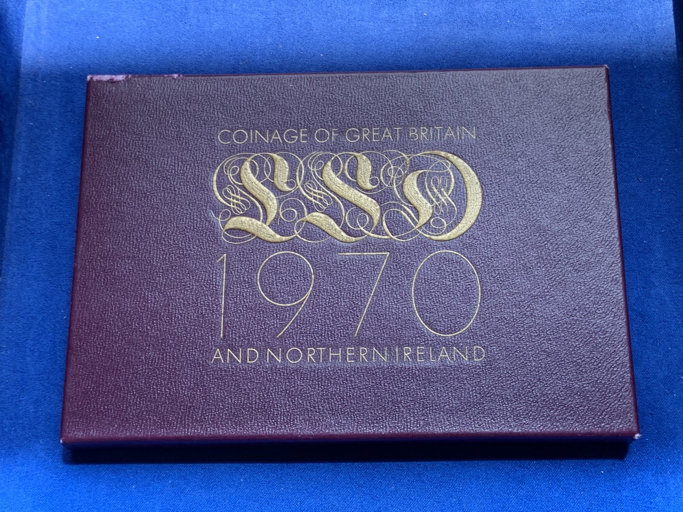 《竞宝斋》第201场-周日，周一 2场 (全场包邮) 英国伊丽莎白二世1970年精致套币，币制改革前最后一套精制币 盒证齐全