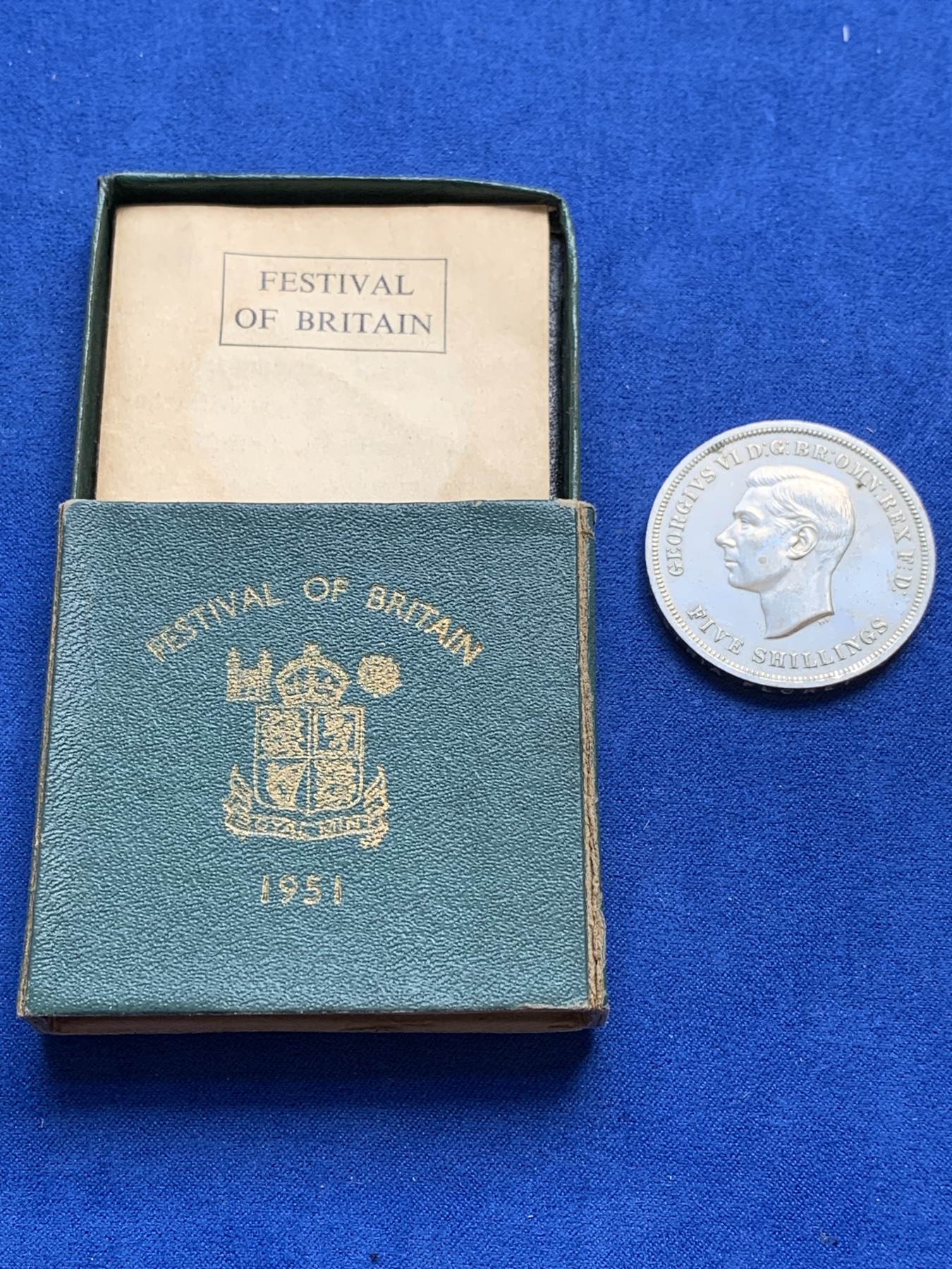 《竞宝斋》第201场-周日，周一 2场 (全场包邮) 英国1951年乔治六世 最后的马剑克朗型纪念币 盒证全 绿盒少见